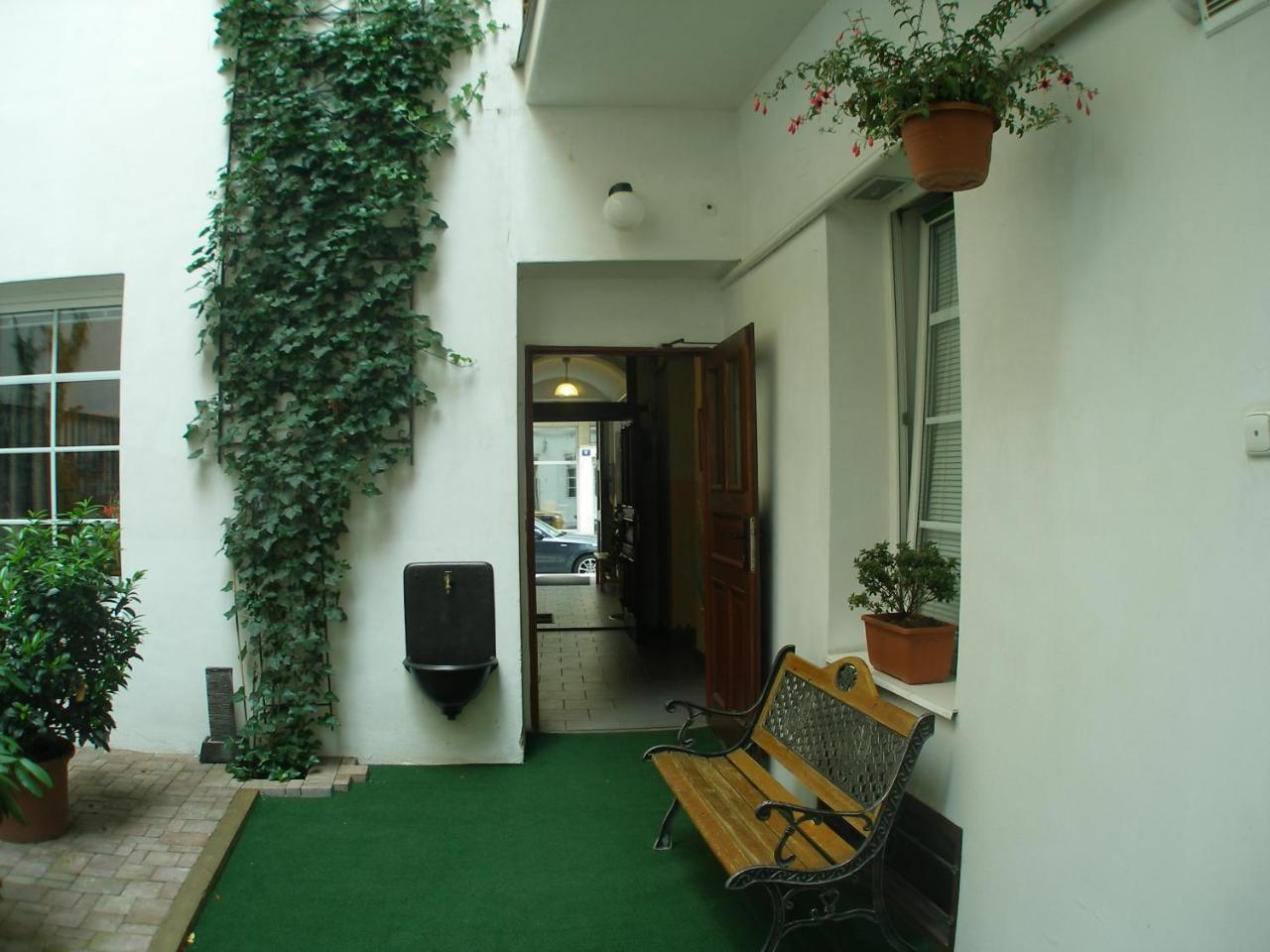 Mila Apartments Praga Exterior foto